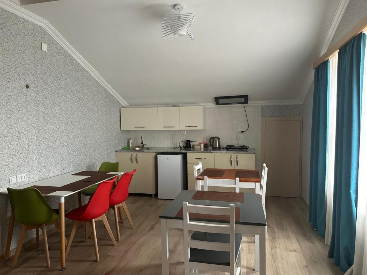 Happy House Apartamento Kʼutʼaisi Exterior foto